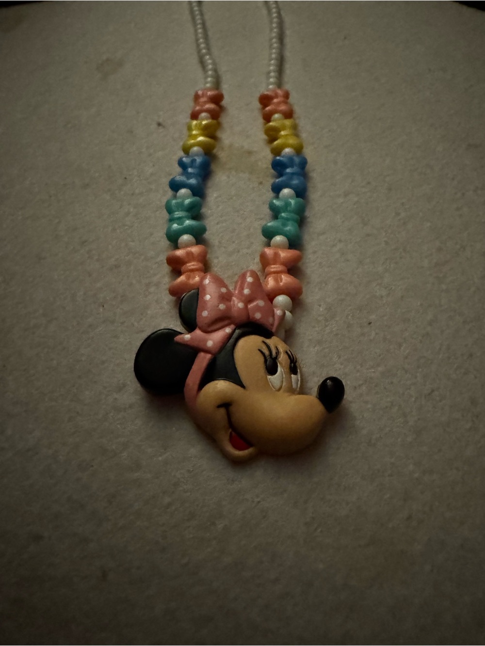 Vintage 1988 Avon Kids totally Minnie Mouse Pink Bow Beaded Necklace w/box